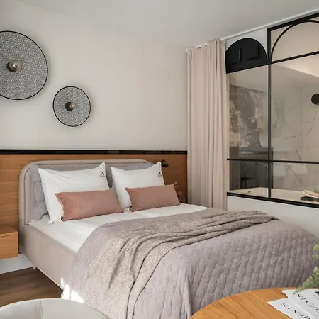 Apartment Story With Jacuzzi By Lion